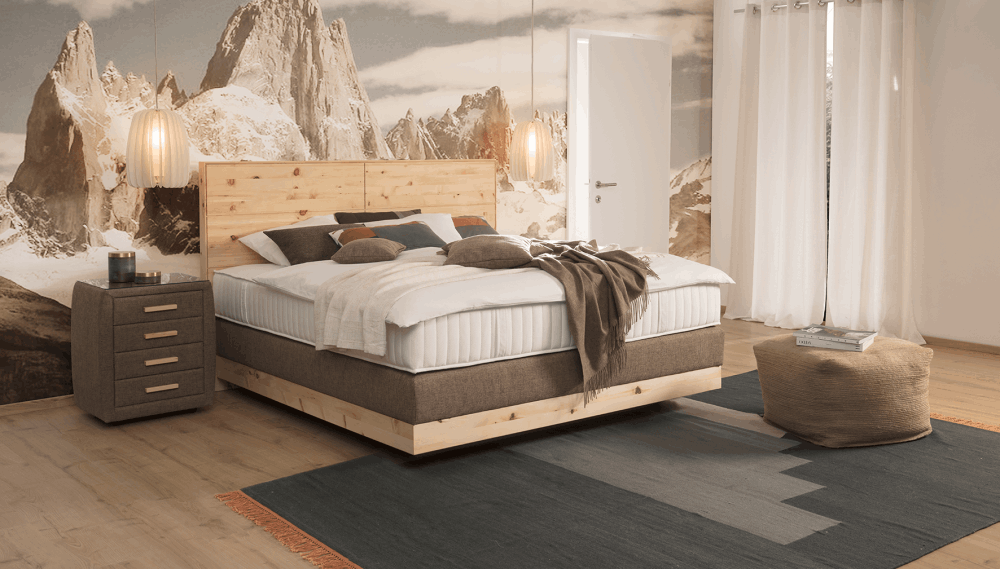Exklusives Zirbenholzbett